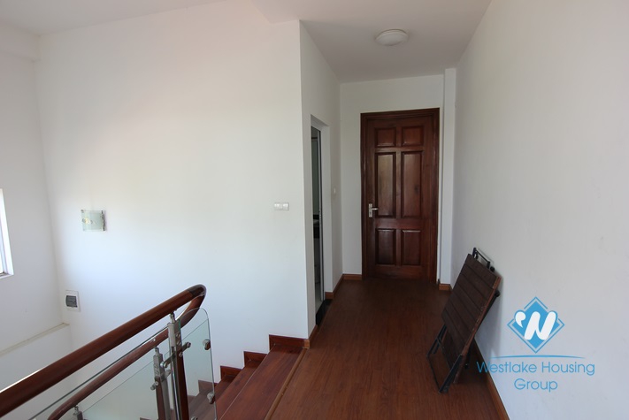 Lake view-House for rent in Tay Ho area